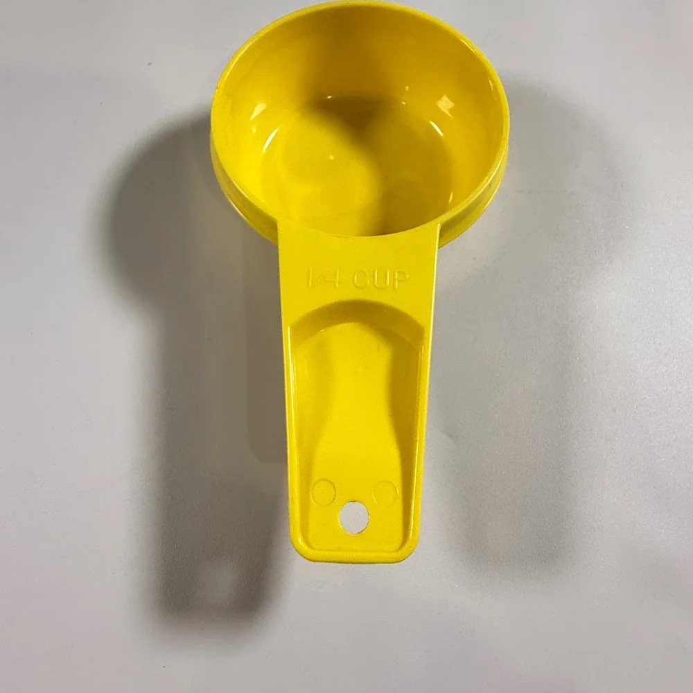 VTG Tupperware Measuring Cups Set 4 Yellow VTG‎ Retro Kitchen MCM Baking Tools